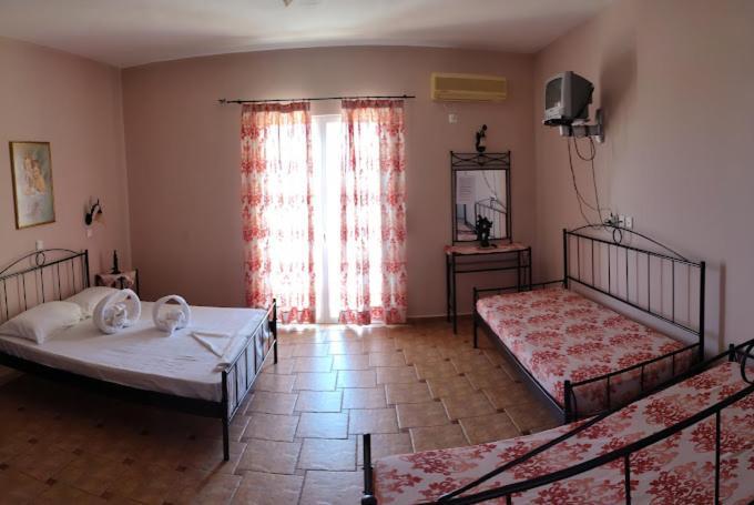 Hotel Takis Agios Georgios  外观 照片
